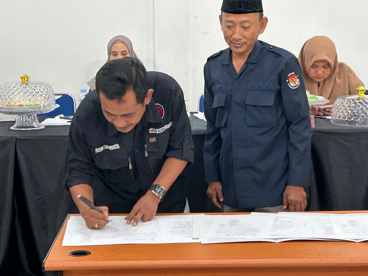 Ketua Bawaslu dan Ketua KPU Morowali Utara