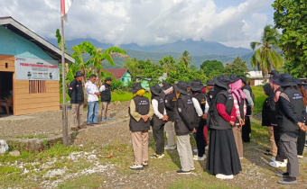 Ketua Bawaslu Morut Memberikan Arahan saat Apel Siaga di Kec Soyo Jaya